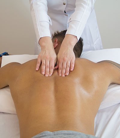 Massagem esportiva costas